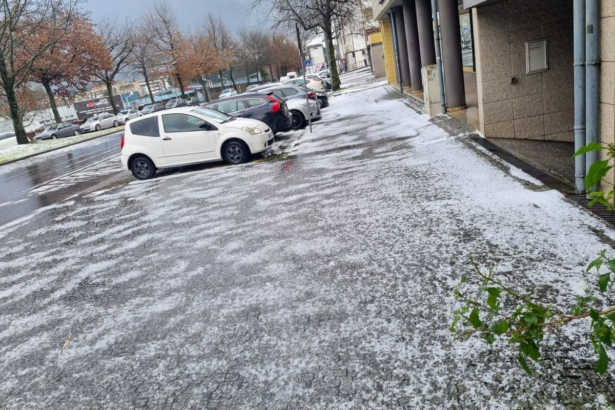 Chuva intensa provoca inundações e queda de muros em Famalicão 