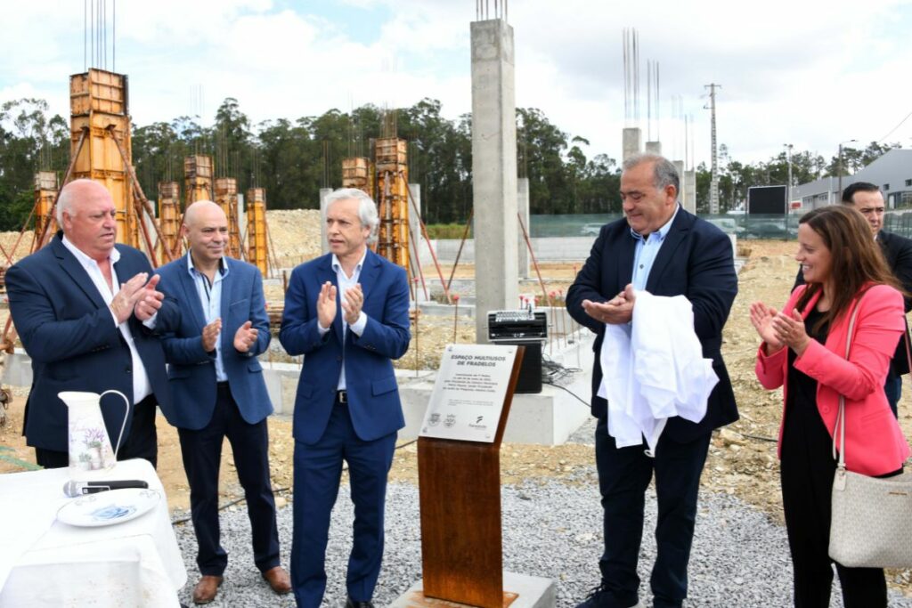 Lançamento da primeira pedra do pavilhão multiusos de Fradelos. 